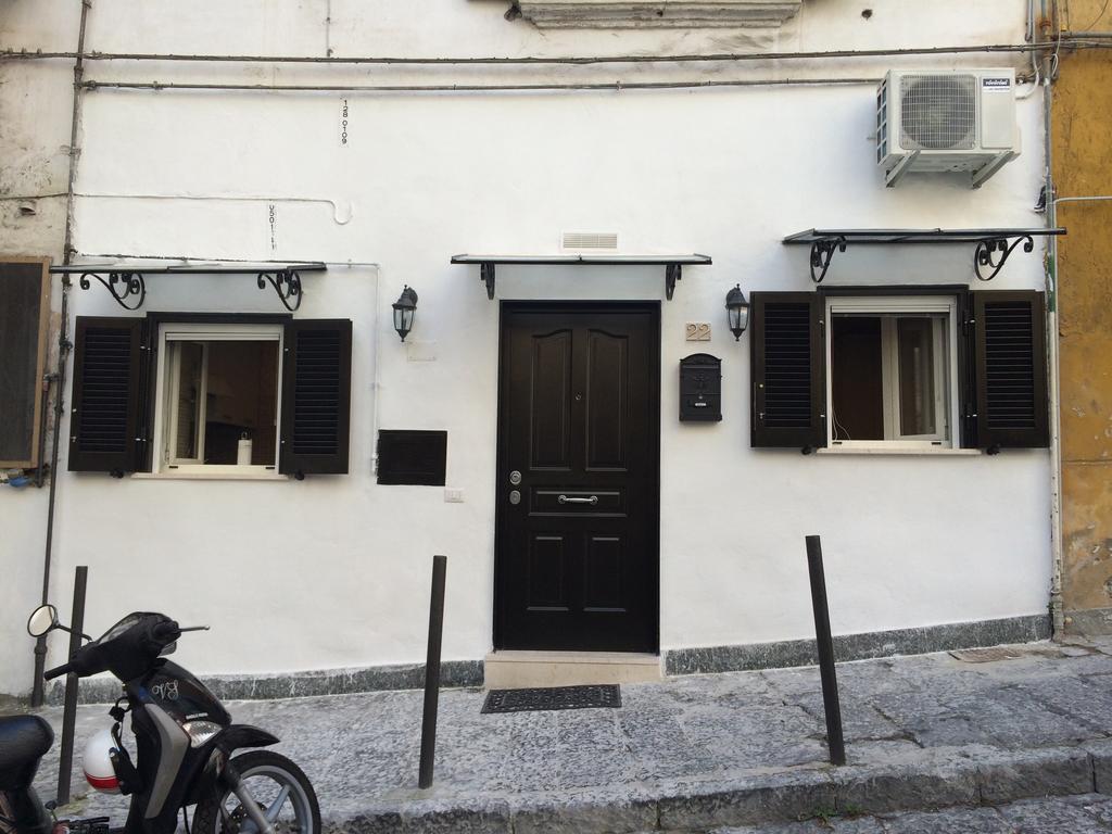 Casa Vacanze Sannazzaro Flat Napoli Eksteriør bilde